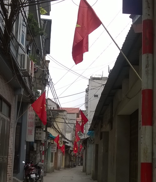 Hà Nội phố vắng, điểm vui chơi đông nghẹt ảnh 3